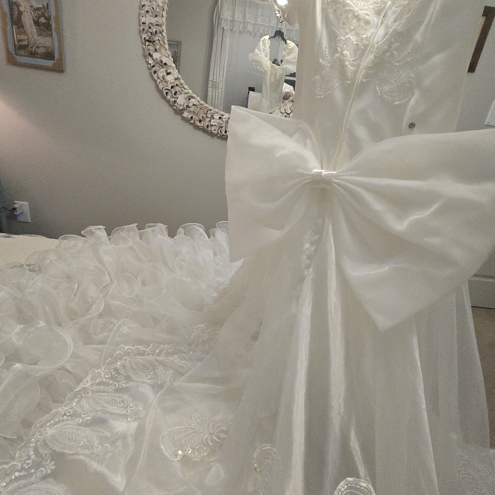 Alfred Angelo Ivory Princess Wedding Gown Diana Puff Sleeve Cathedral Train Sz12